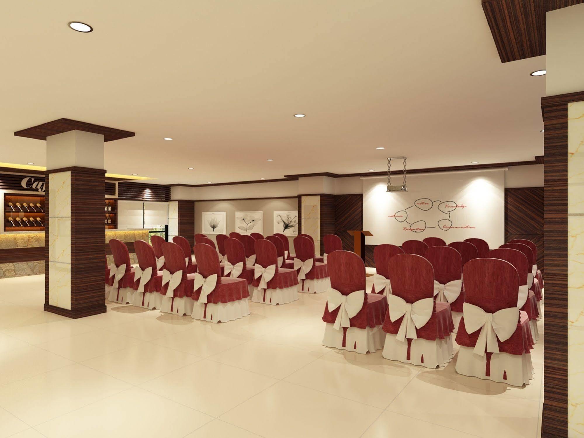 Hallmark Regency Hotel - Τζόχορ Μπάχρου Εξωτερικό φωτογραφία